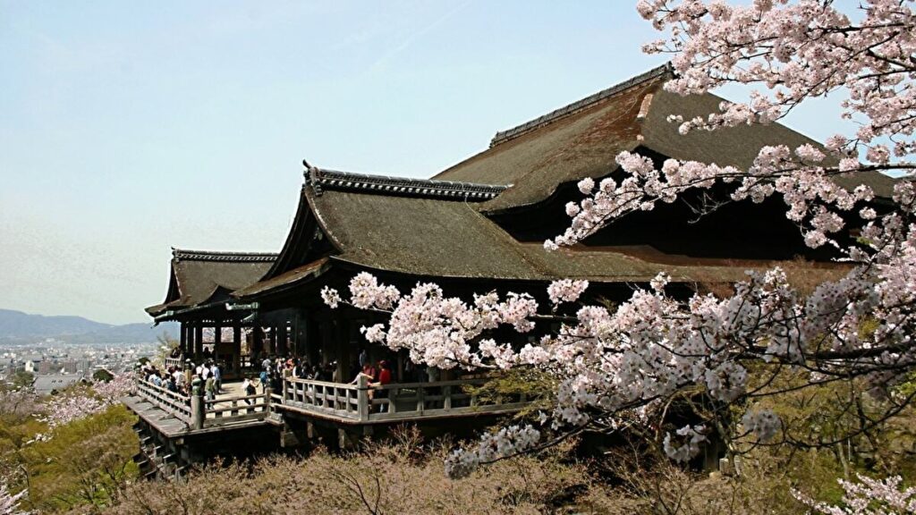 桜が咲く清水寺